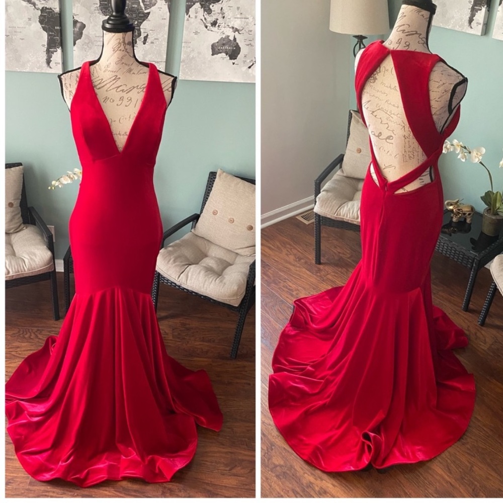 Jovani red velvet dress sz 8, fits size 10